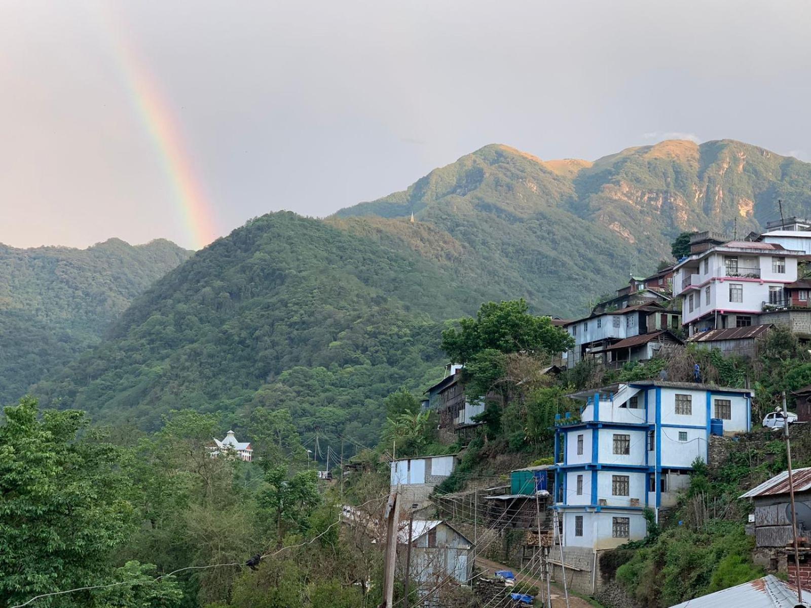 Dovipie Inn Kohima Bagian luar foto