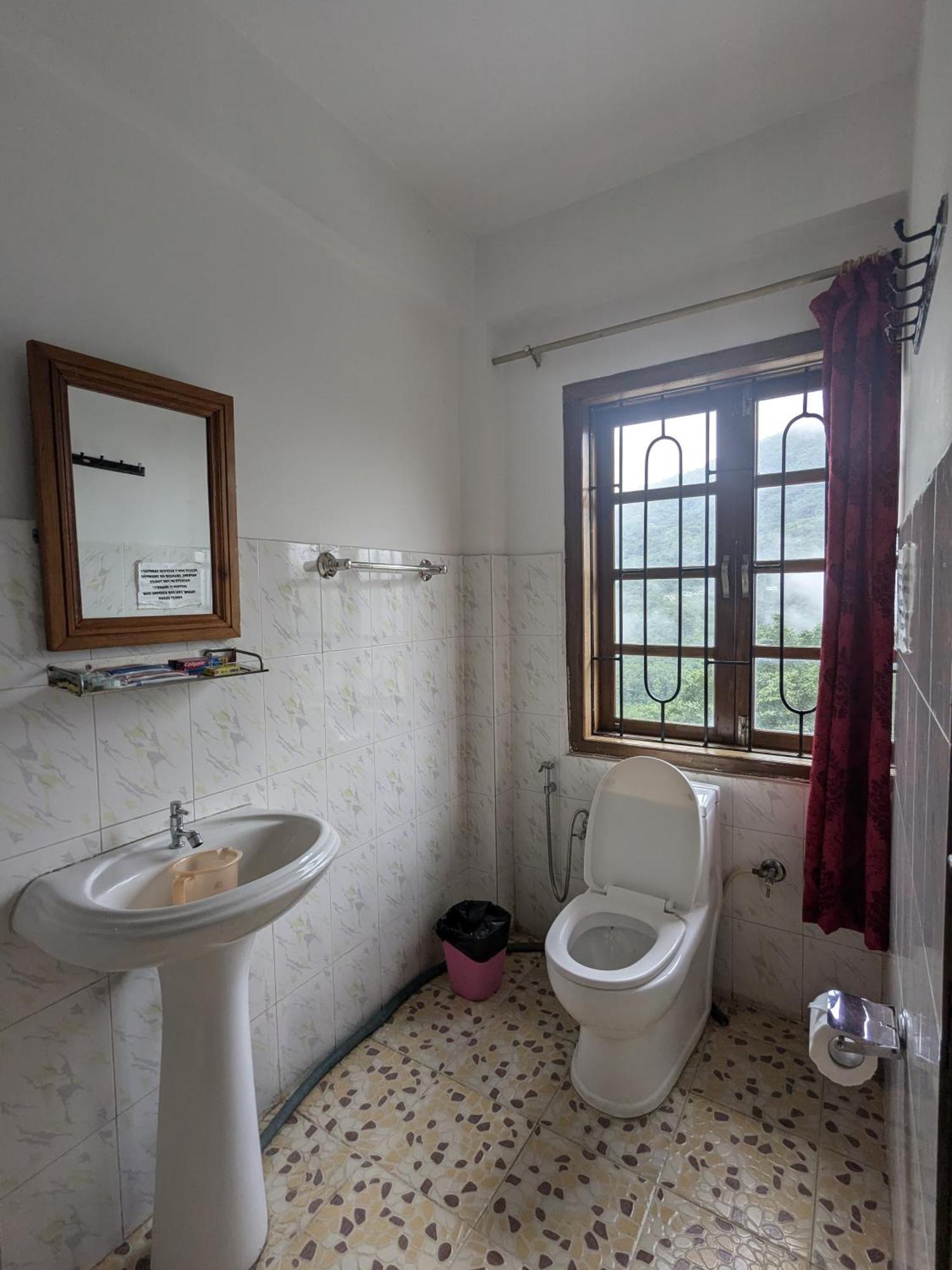 Dovipie Inn Kohima Bagian luar foto