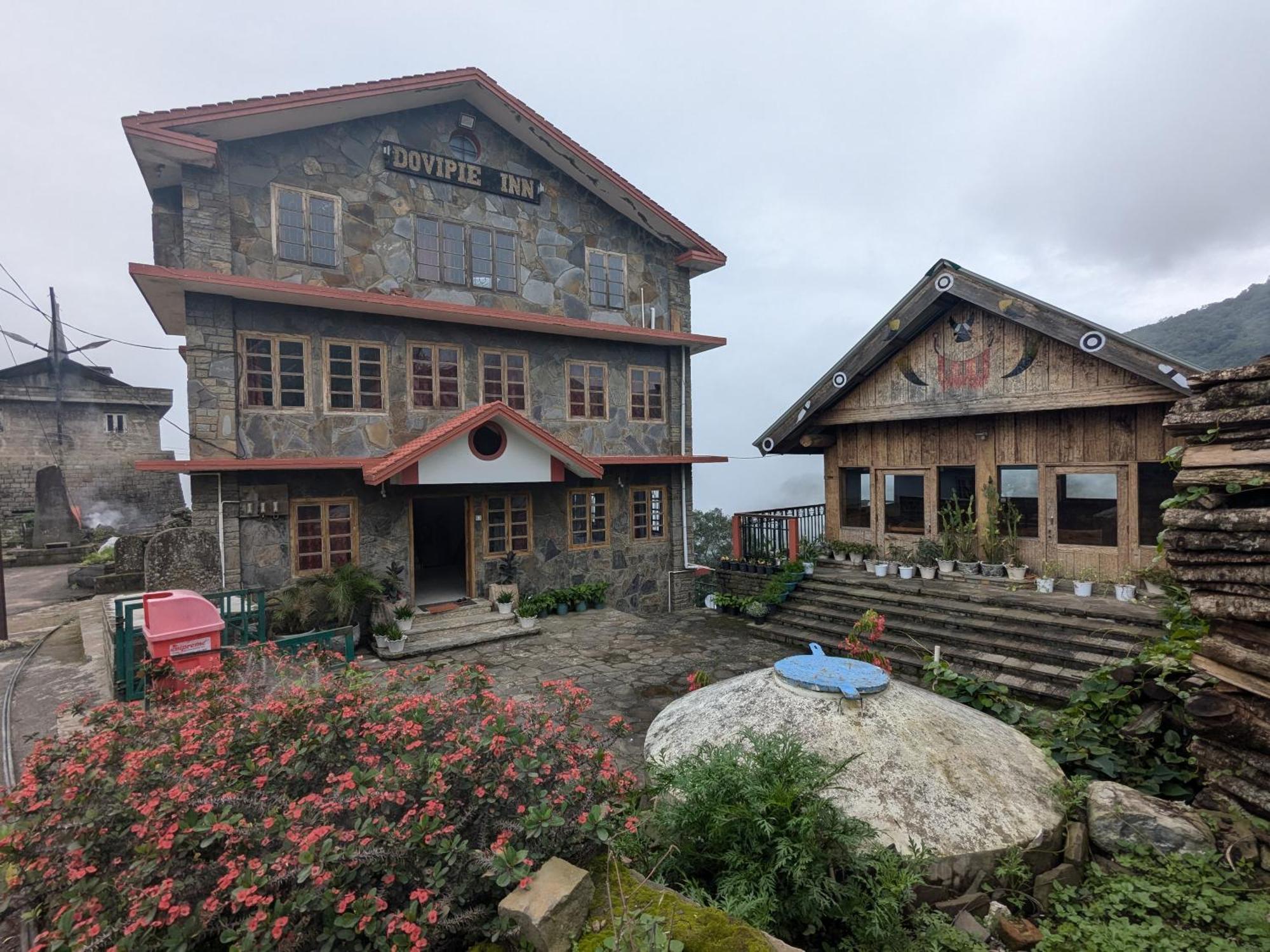 Dovipie Inn Kohima Bagian luar foto