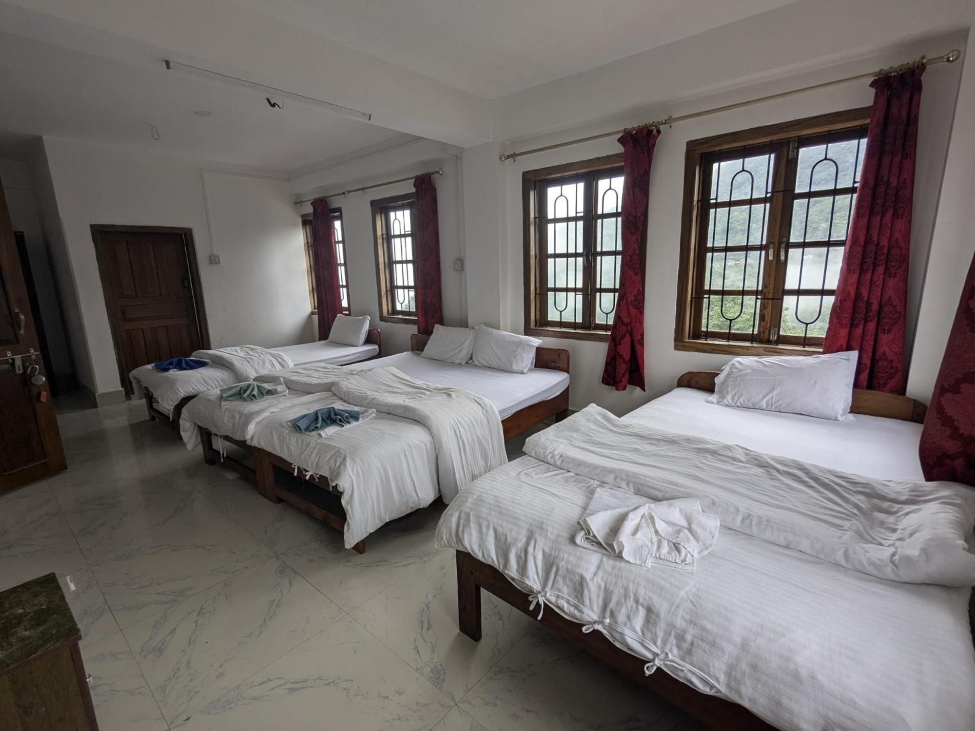 Dovipie Inn Kohima Bagian luar foto